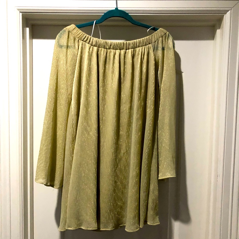 Off the shoulder subtle sparkle BDG dress size 8